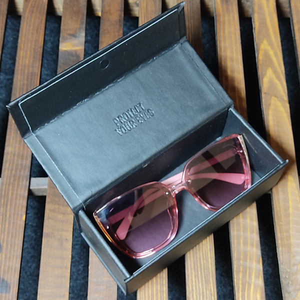 آیا قاب عینک های بی کیفیت به چشم آسیب میزند؟