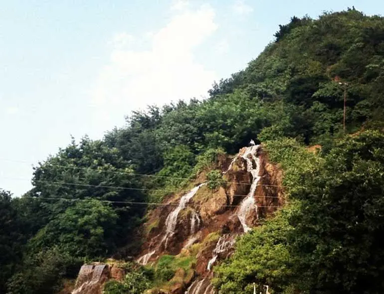 بلیط اتوبوس تهران لنگرود سفر راحت با سرویس لوکس تک صندلی 3