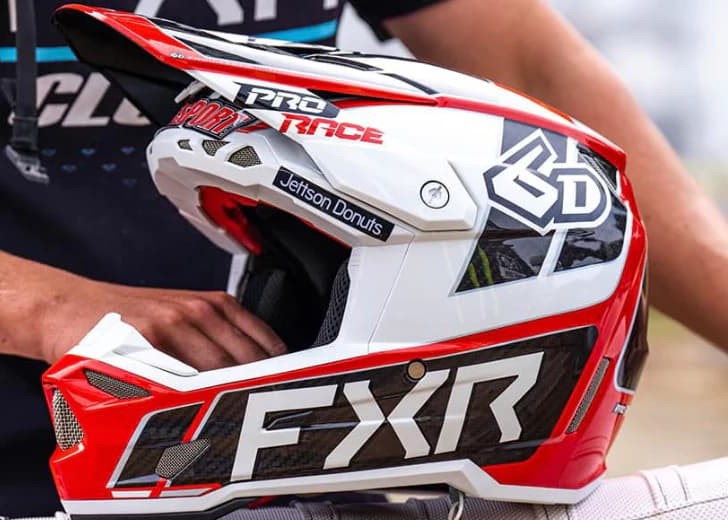 کلاه کاسکت کراس یکی از مهم ترین تجهیزات موتورسواری