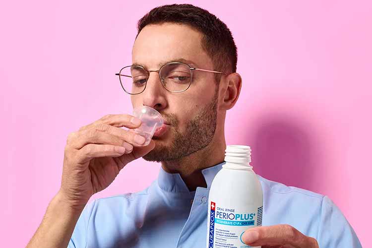 راهنمای جامع انتخاب دهانشویه با فواید ضد پلاک و ضد باکتری