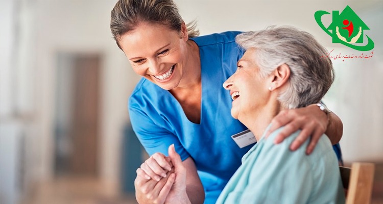 تحول دیجیتال در مراقبت از سالمندان: نقش فناوریهای نوین در خدمات پرستاری در منزل در سال 2025