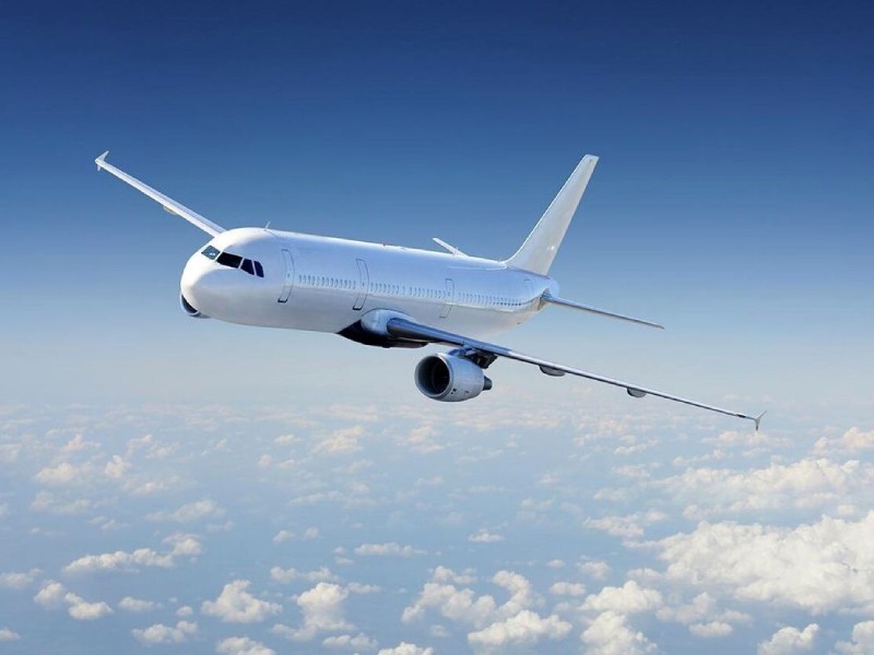 هواپیما در آسمان