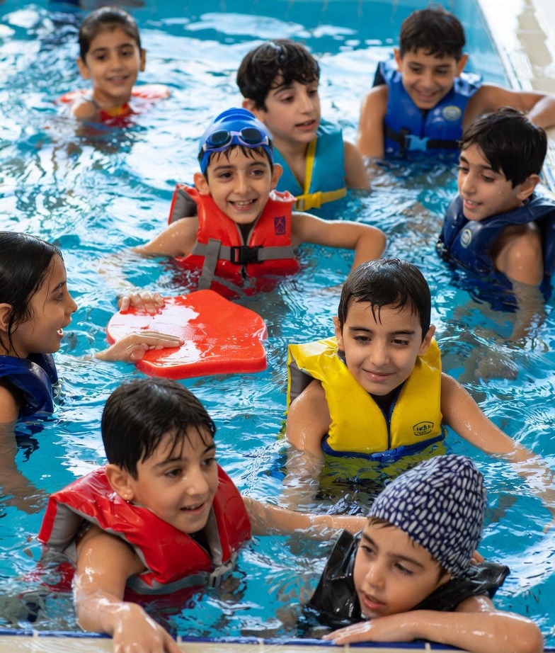 کودکان در استخر