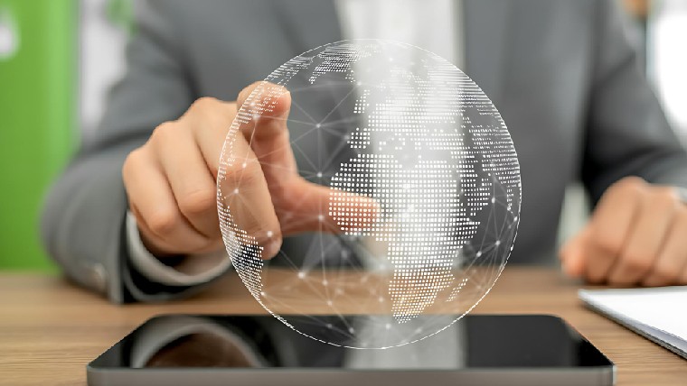 مزایای بازکردن حساب بانکی در امارات برای افراد غیرمقیم چیست