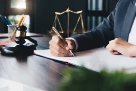 چگونه بهترین وکیل در تبریز را پیدا کنیم؟ (راهنمای جامع)