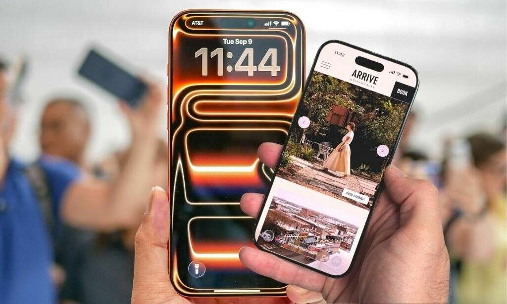 تصویری از مقایسه صفحه نمایش آیفون 17 نرمال در کنار آیفون 17 پرو مکس