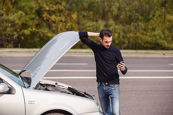 رایجترین خرابیهای خودرو در سفرهای جادهای و روش پیشگیری از آنها